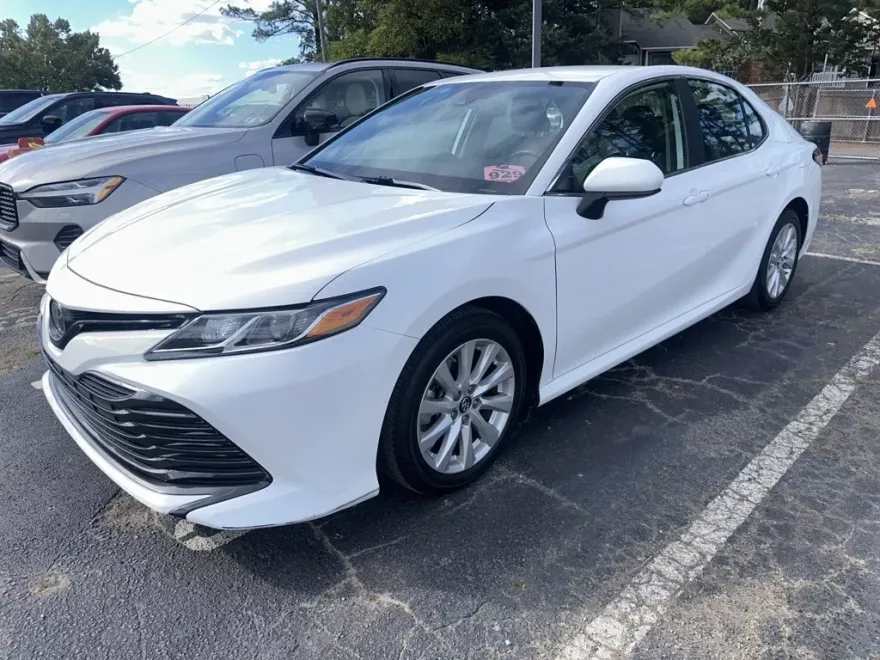 2019 Toyota Camry L photo 1