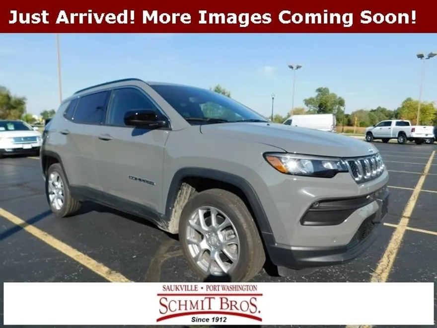 2023 Jeep Compass Latitude Lux photo 1