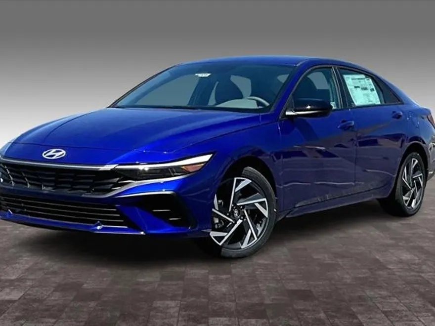 2025 Hyundai Elantra SEL Sport photo 1