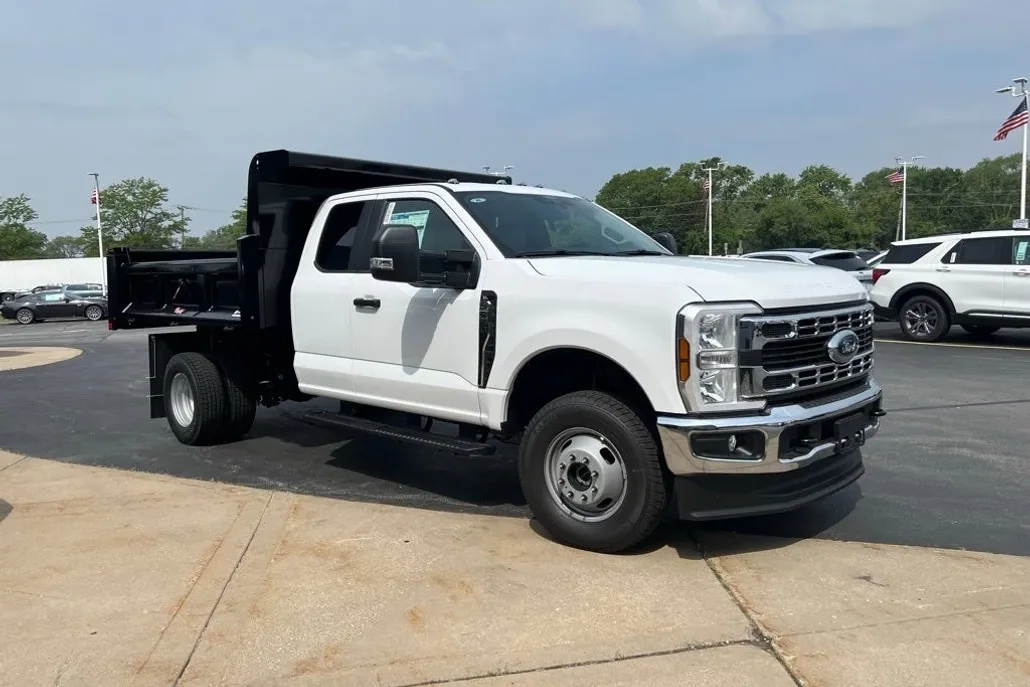 2025 Ford F-350 photo 1