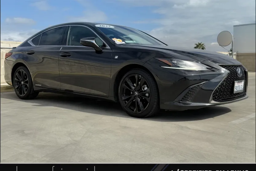 2022 Lexus ES 300h F SPORT photo 1
