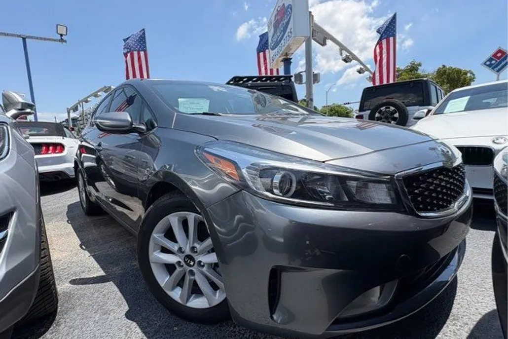 2017 Kia Forte S photo 1