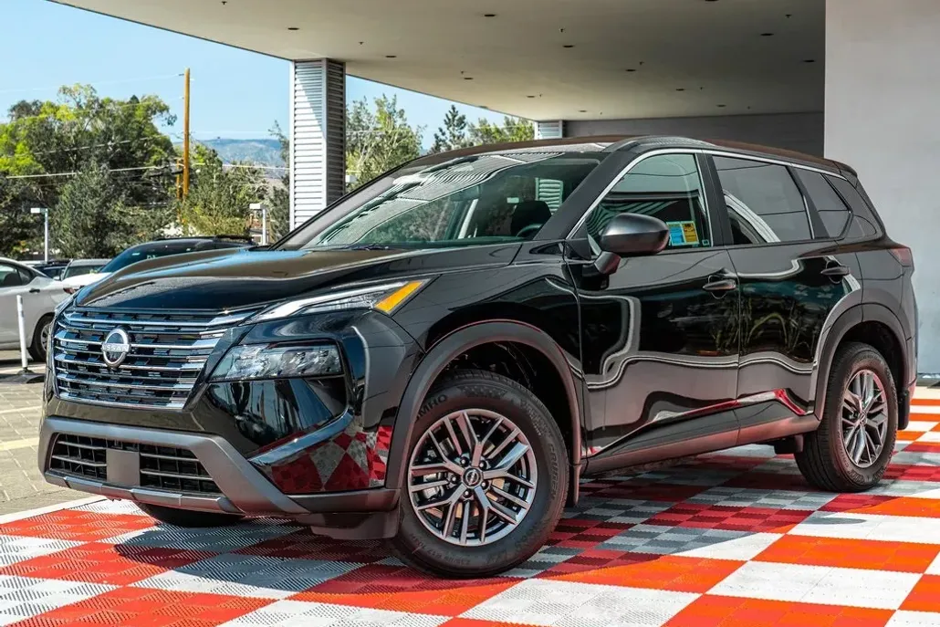 2025 Nissan Rogue S photo 1