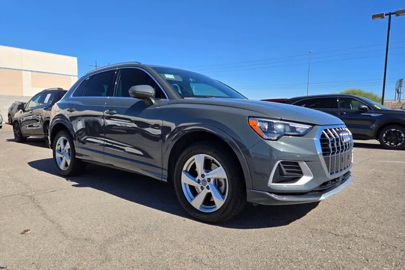 2020 Audi Q3 Premium 45 TFSI photo 1