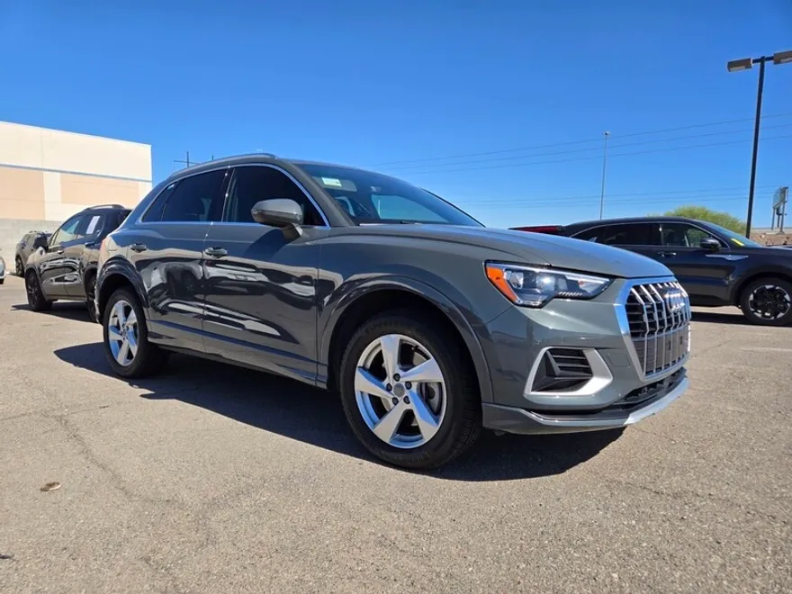 2020 Audi Q3 Premium 45 TFSI photo 1