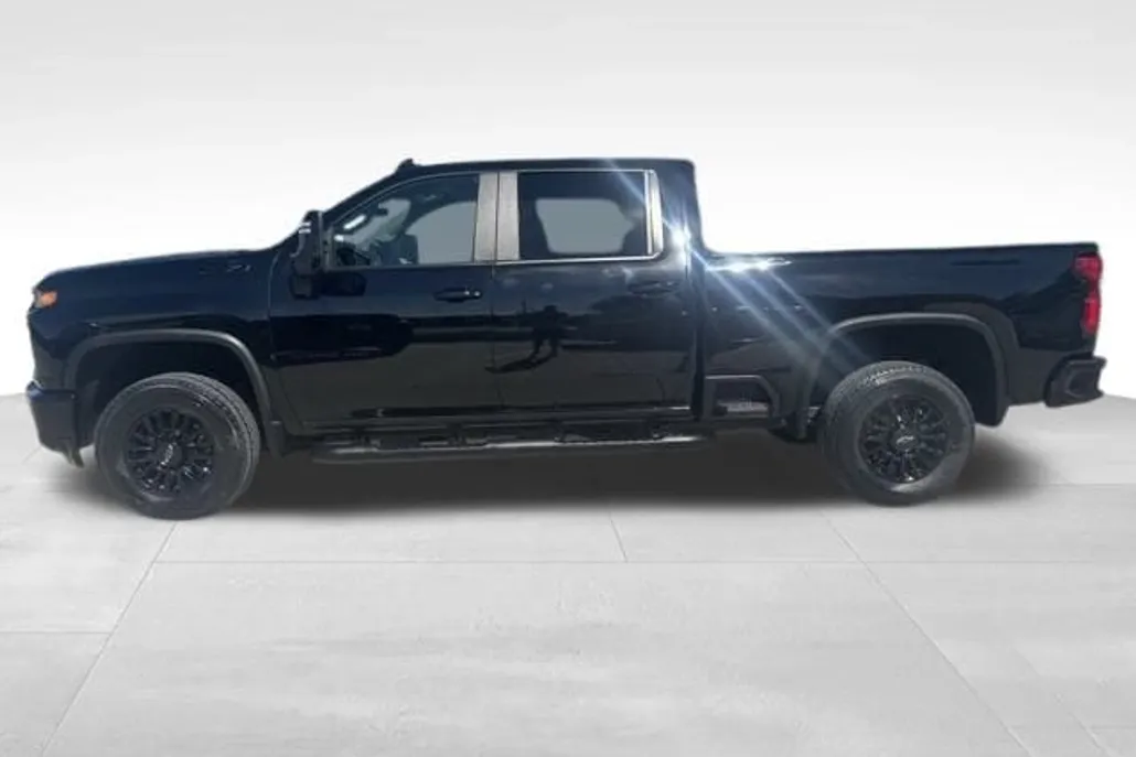 2022 Chevrolet Silverado 2500HD LTZ Midnight Edition photo 1