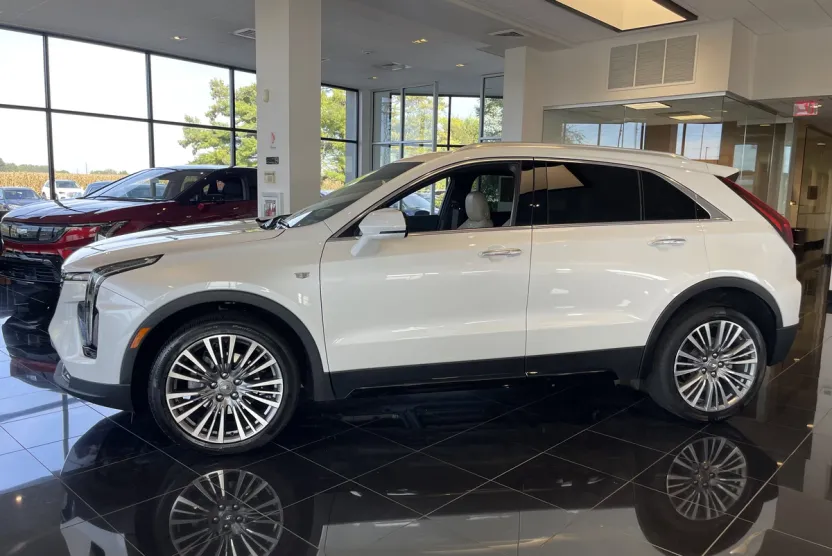 2024 Cadillac XT4 Premium Luxury photo 1