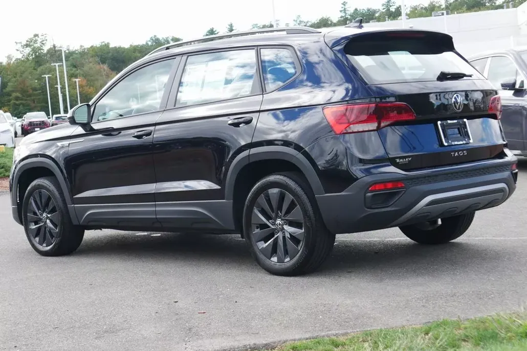 2022 Volkswagen Taos S photo 1
