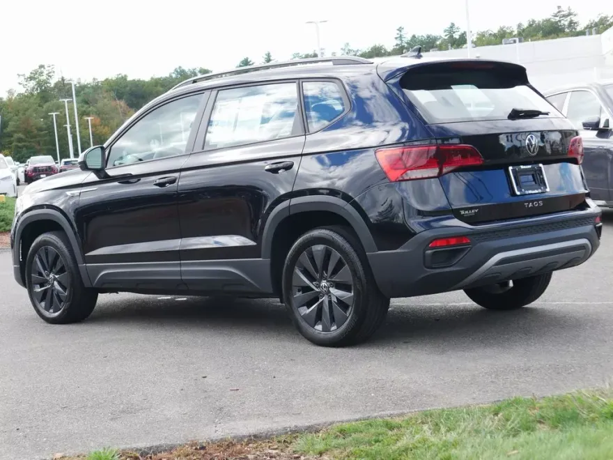 2022 Volkswagen Taos S photo 1