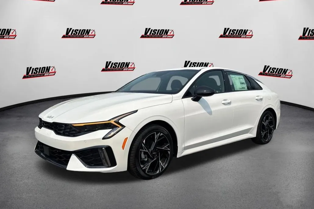 2025 Kia K5 GT-Line photo 1
