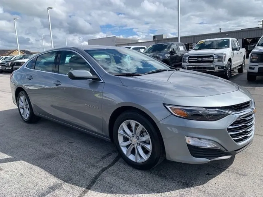 2025 Chevrolet Malibu 1LT photo 1