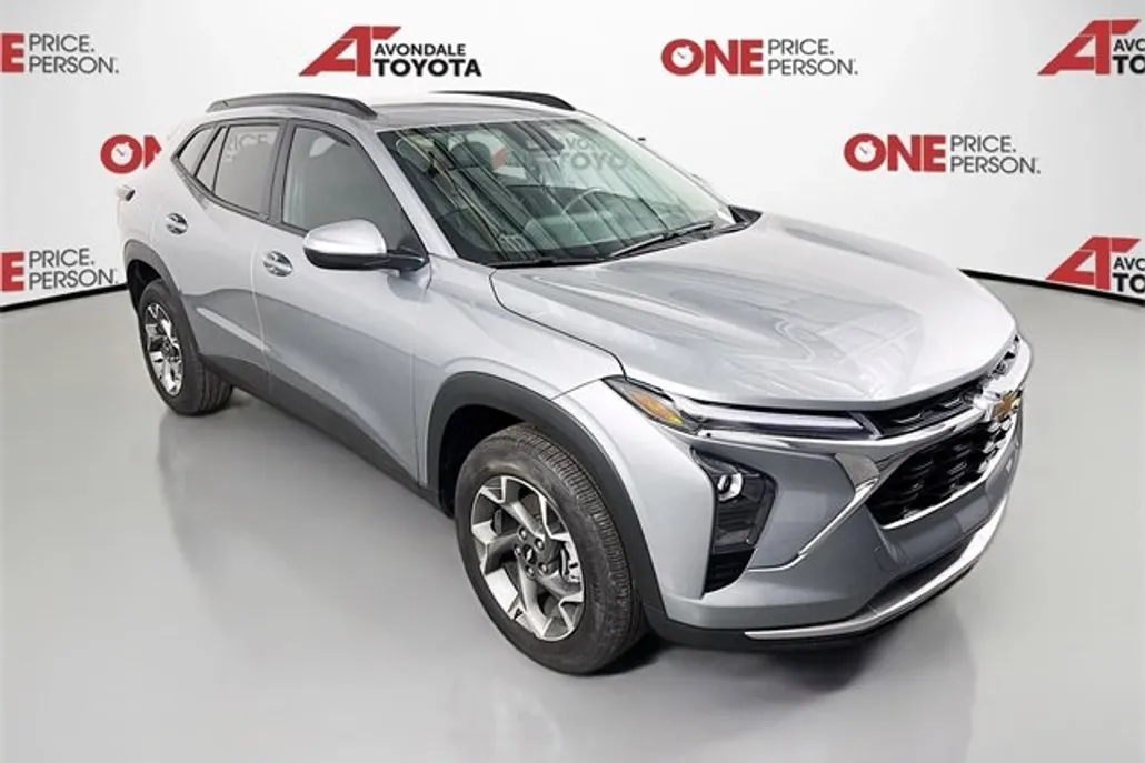 2025 Chevrolet Trax LT photo 1