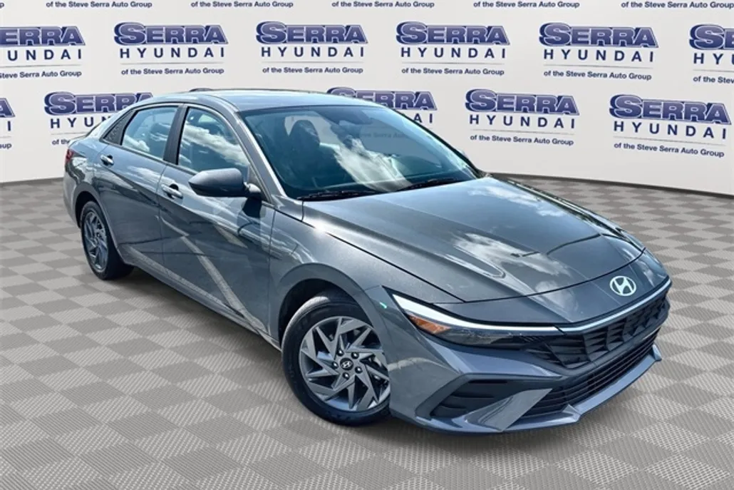 2024 Hyundai Elantra SEL photo 1