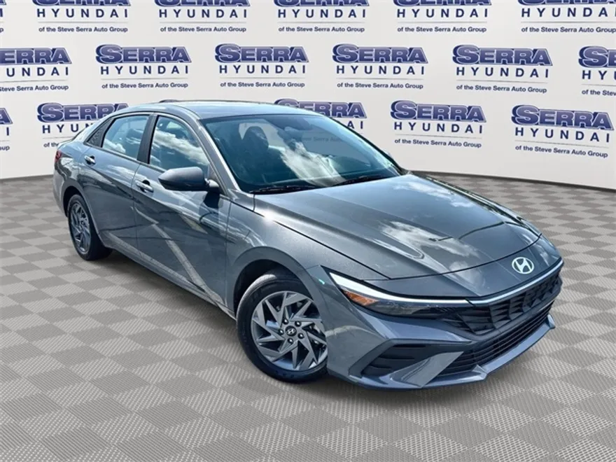 2024 Hyundai Elantra SEL photo 1