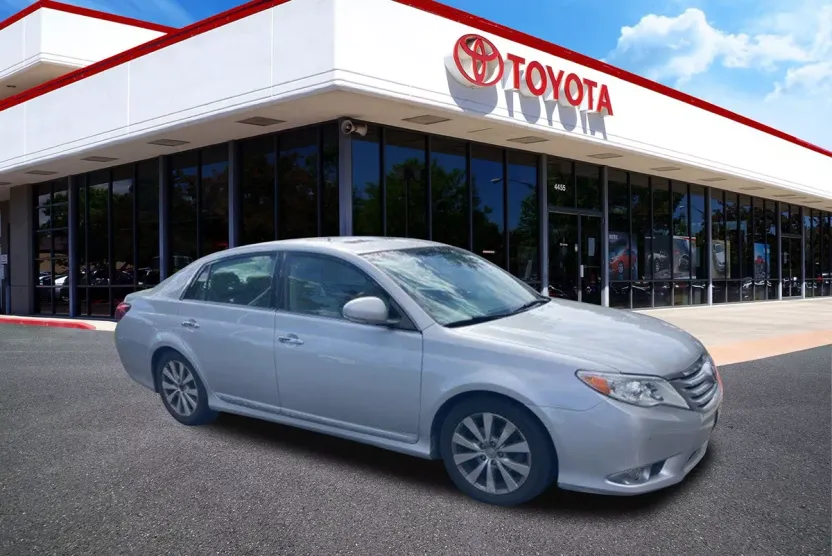 2011 Toyota Avalon Limited photo 1