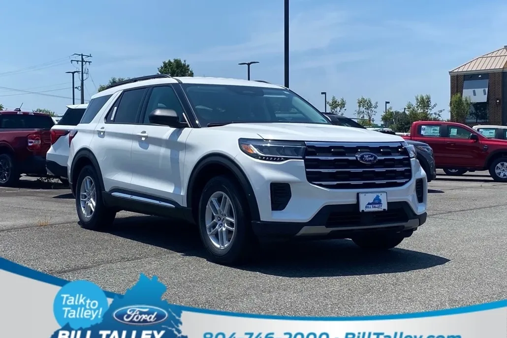 2025 Ford Explorer photo 1