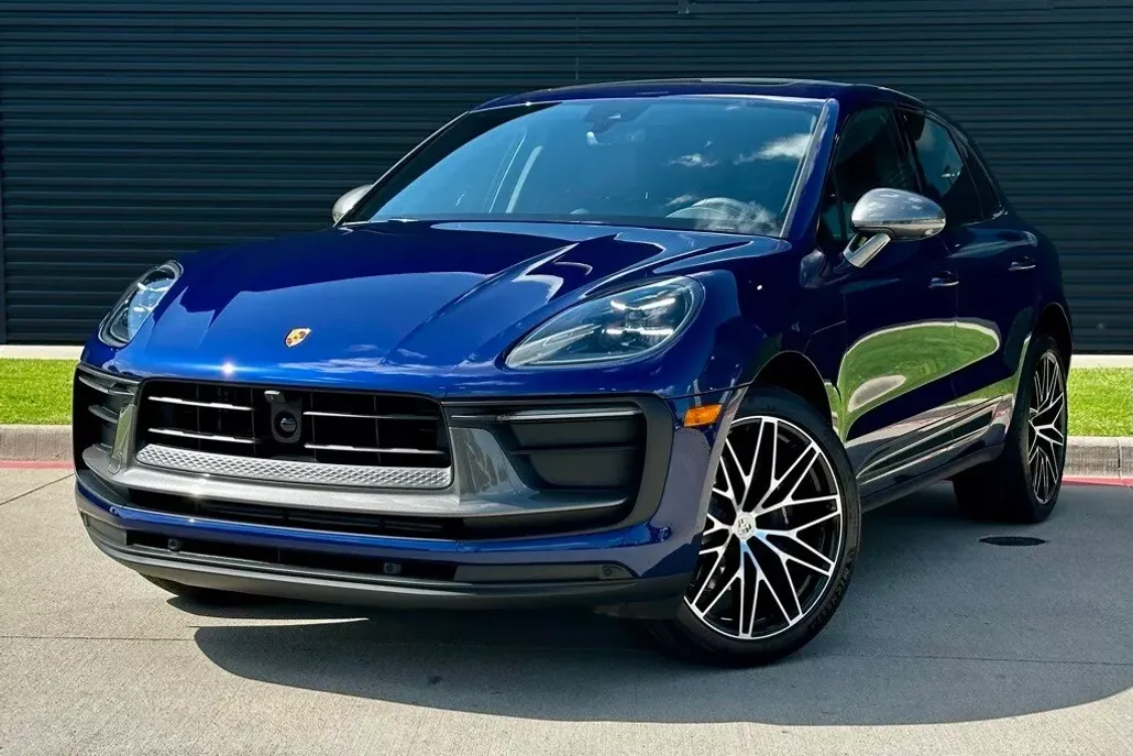 2025 Porsche Macan T photo 1