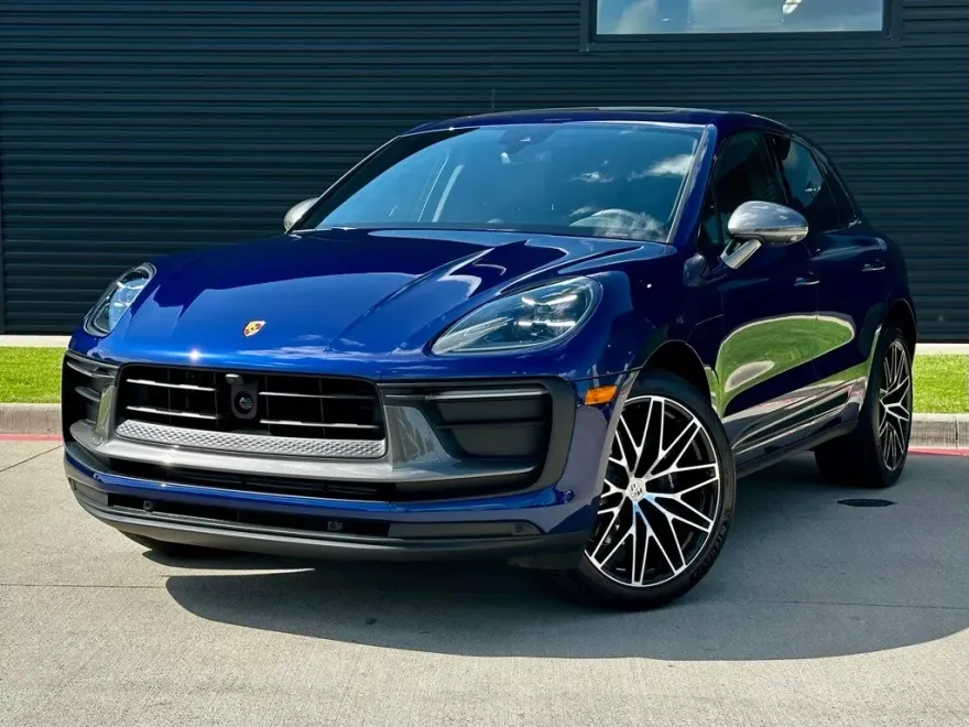 2025 Porsche Macan T photo 1