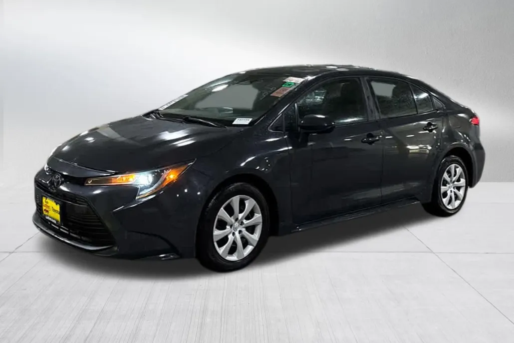 2023 Toyota Corolla LE photo 1