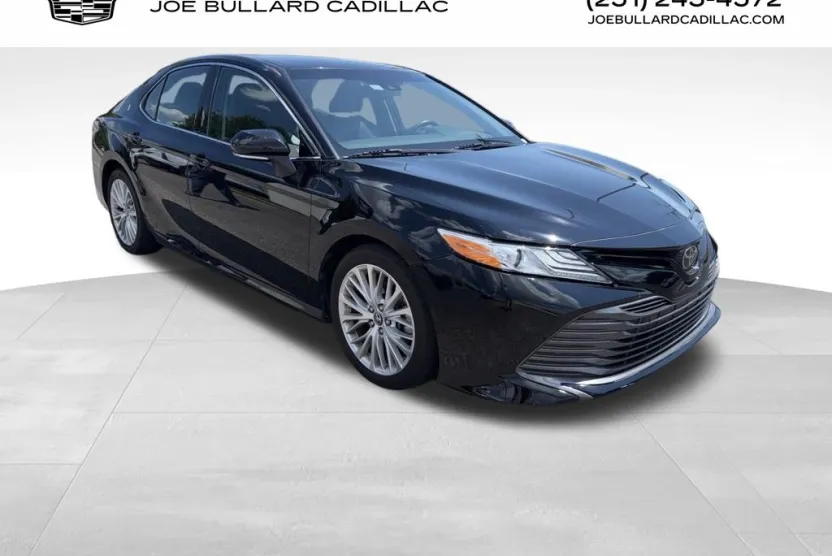 2018 Toyota Camry XLE photo 1