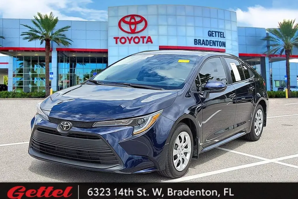 2025 Toyota Corolla LE photo 1