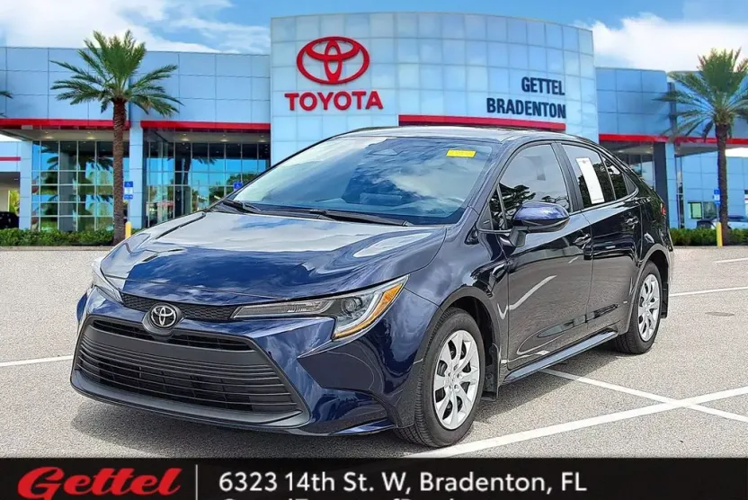 2025 Toyota Corolla LE photo 1