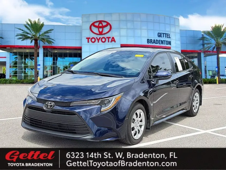 2025 Toyota Corolla LE photo 1