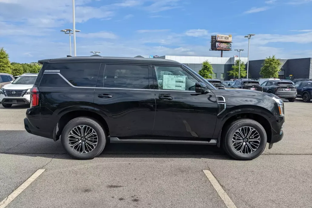 2025 Nissan Armada Platinum photo 1