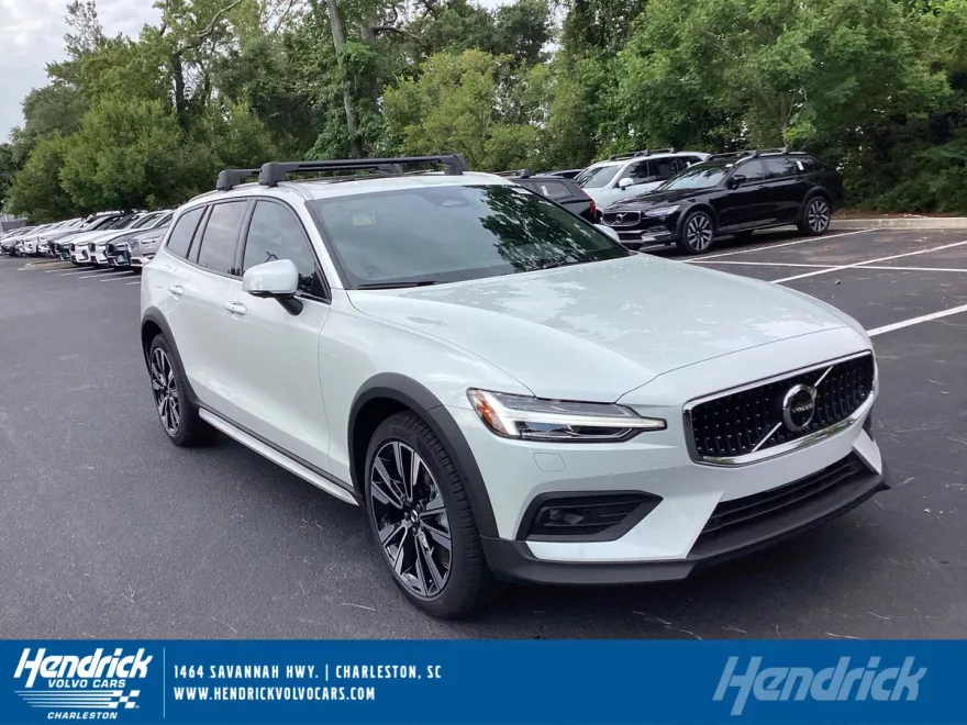 2026 Volvo V60 B5 photo 1