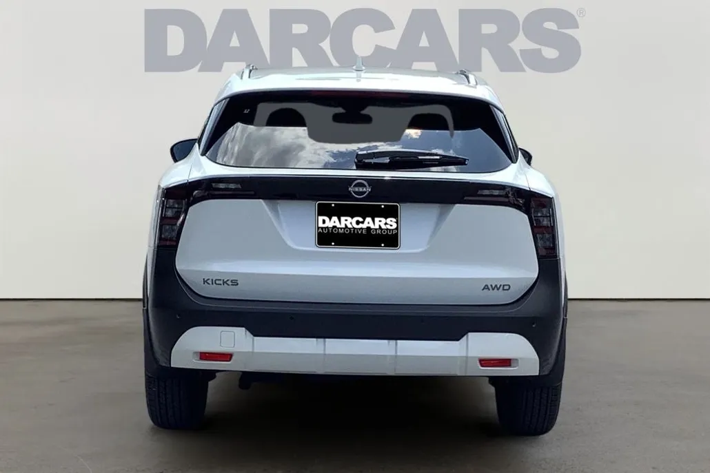 2025 Nissan Kicks SV photo 1