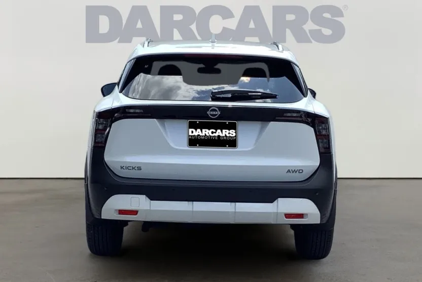 2025 Nissan Kicks SV photo 1