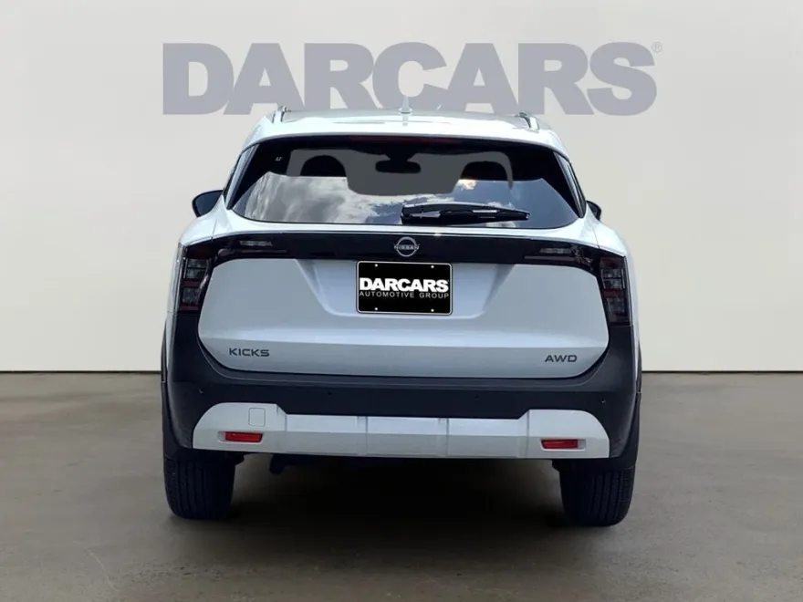 2025 Nissan Kicks SV photo 1