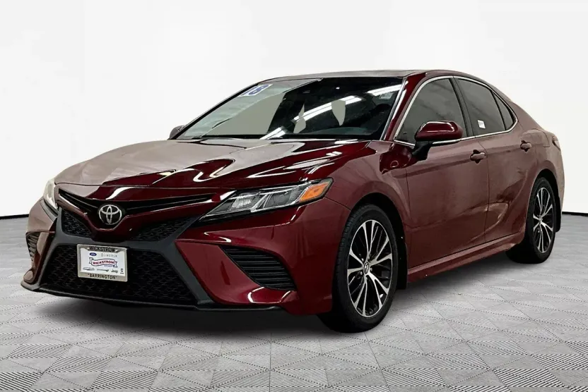2018 Toyota Camry SE photo 1