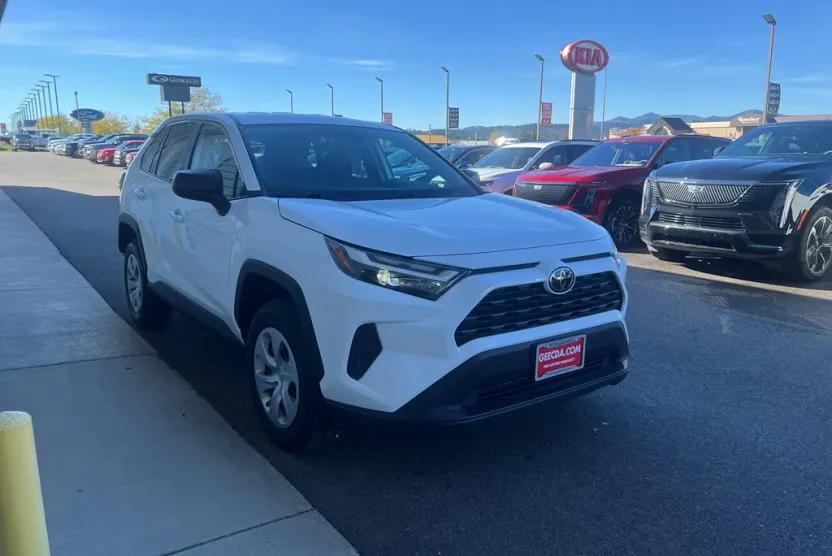 2024 Toyota RAV4 LE photo 1