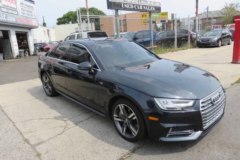 2017 Audi A4 2.0T Quattro Premium Plus photo 1