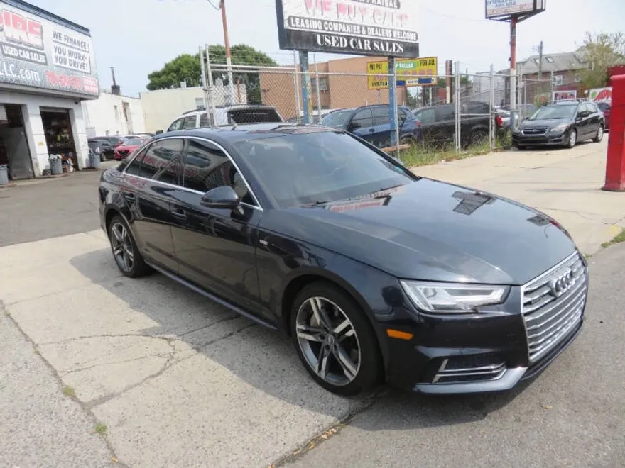 2017 Audi A4 2.0T Quattro Premium Plus photo 1