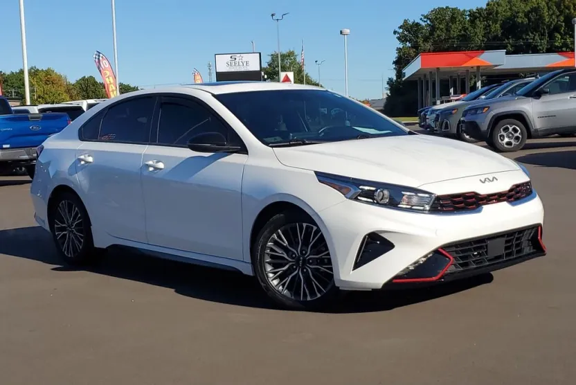 2024 Kia Forte GT-Line photo 1
