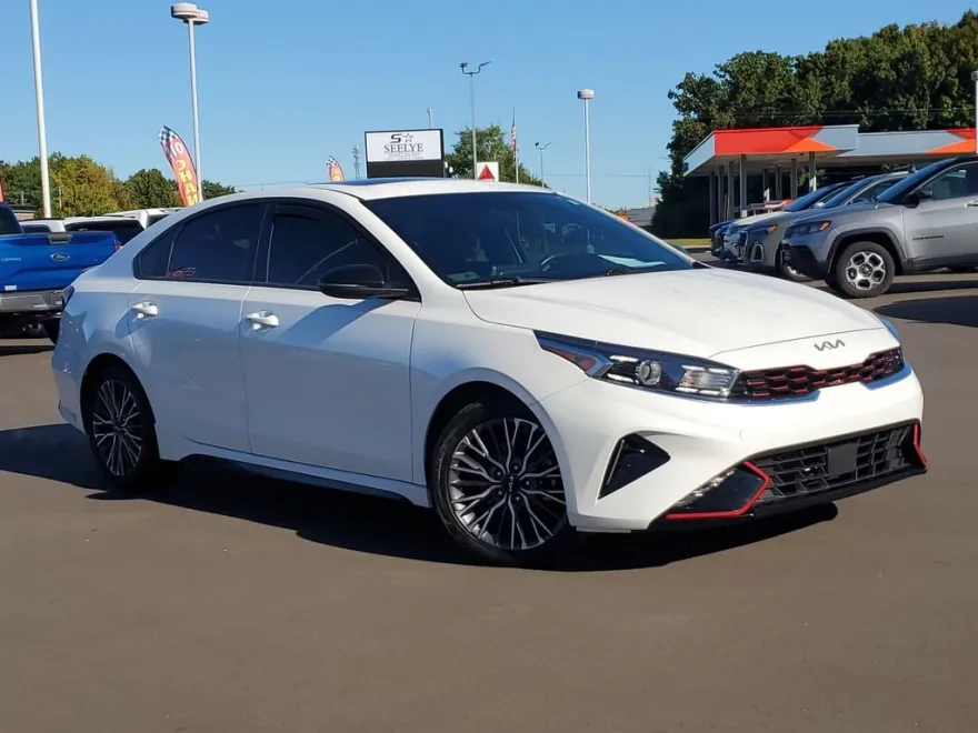 2024 Kia Forte GT-Line photo 1
