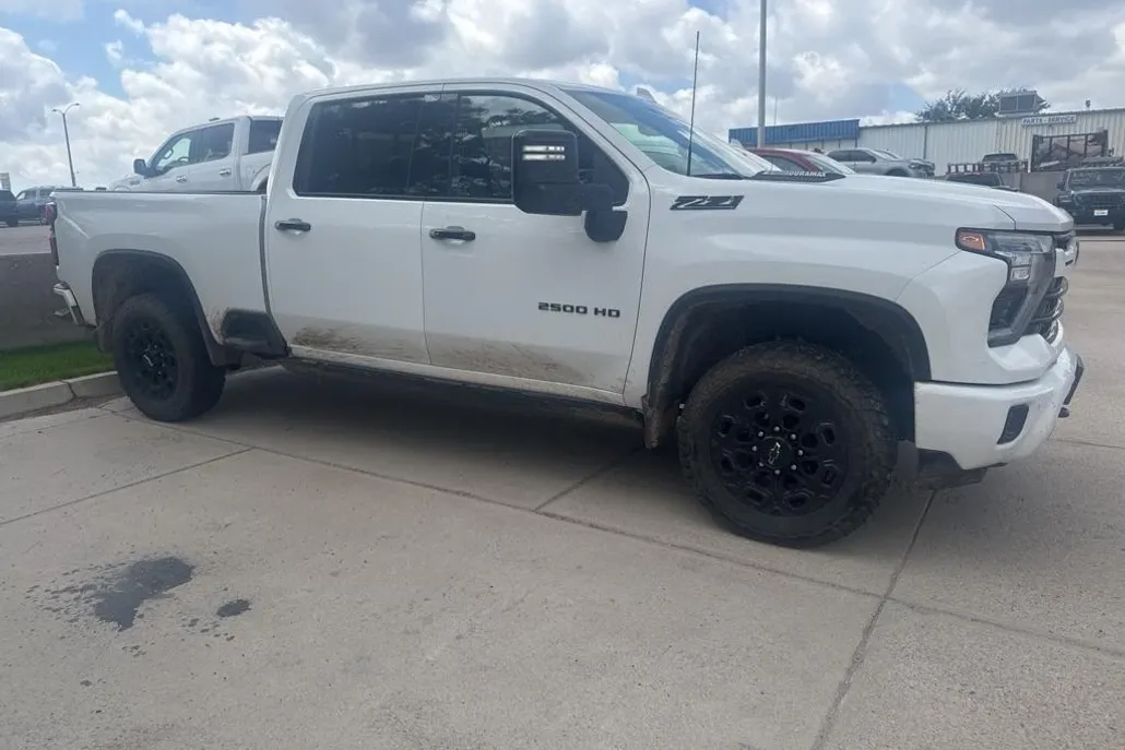 2024 Chevrolet Silverado 2500HD LTZ photo 1