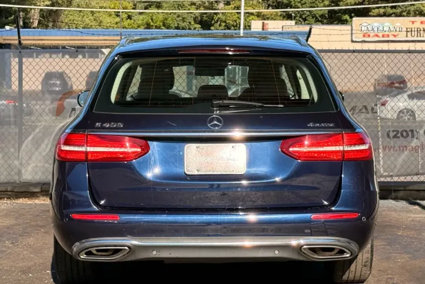 2018 Mercedes Benz E 400 4MATIC Wagon photo 1