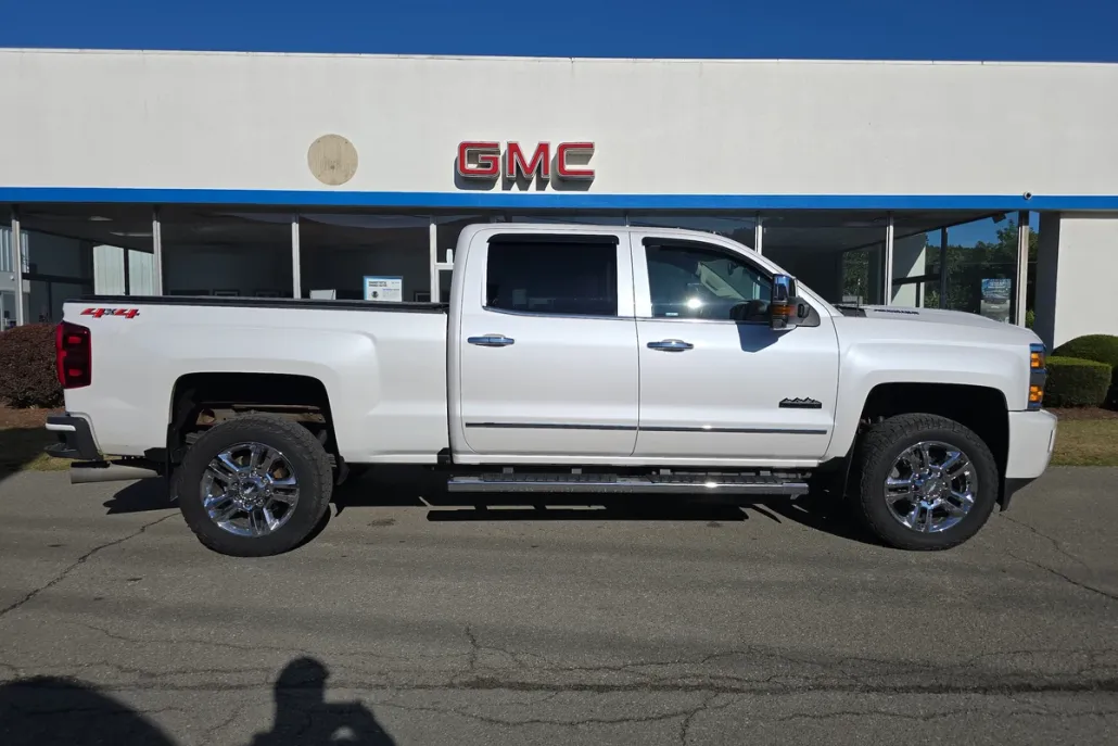 2019 Chevrolet Silverado 2500HD High Country photo 1