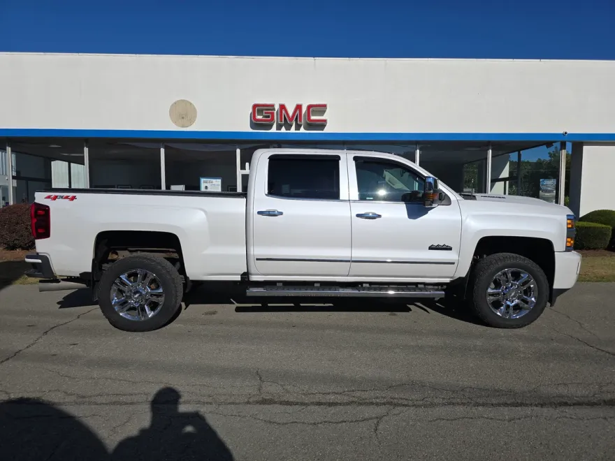 2019 Chevrolet Silverado 2500HD High Country photo 1
