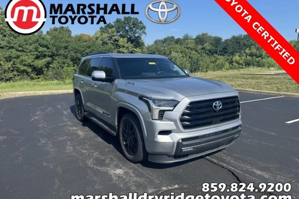 2023 Toyota Sequoia SR5 photo 1