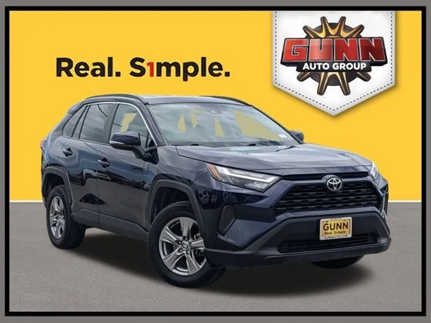 2024 Toyota RAV4 XLE photo 1