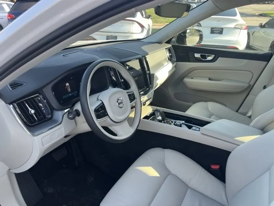 2024 Volvo XC60 B5 Core photo 1