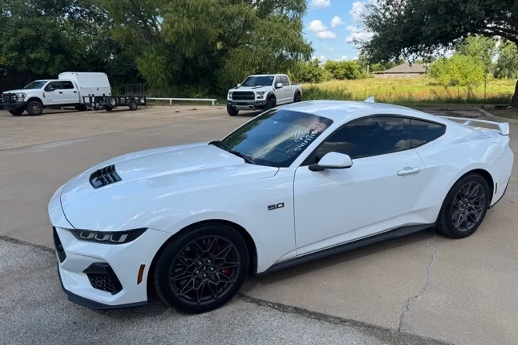 2024 Ford Mustang GT Premium photo 1