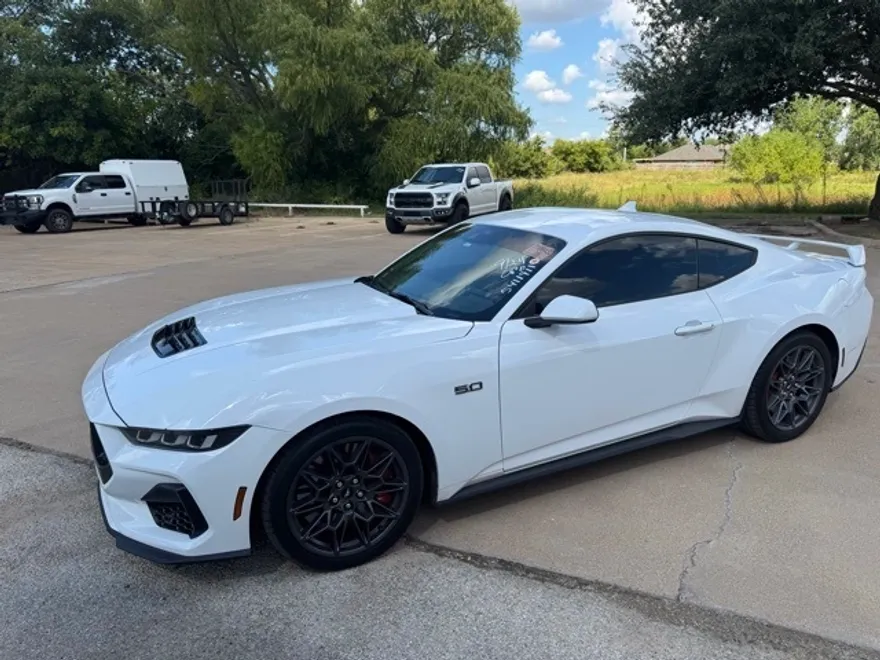2024 Ford Mustang GT Premium photo 1