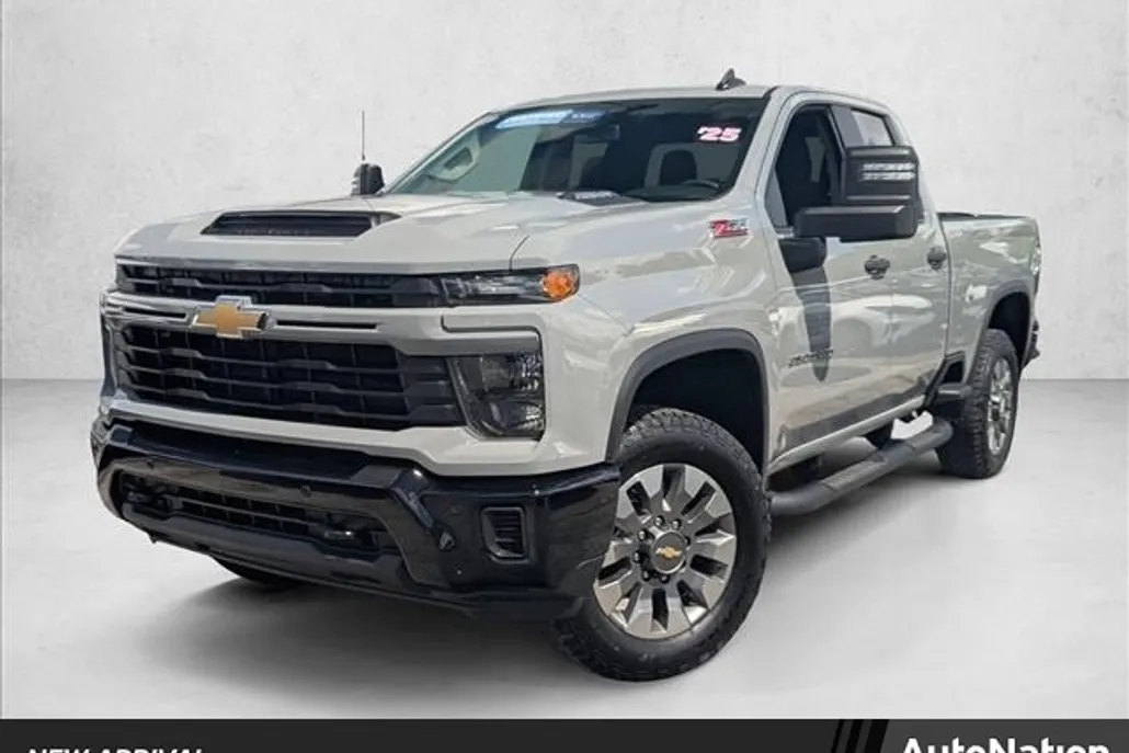2025 Chevrolet Silverado 2500HD Custom photo 1