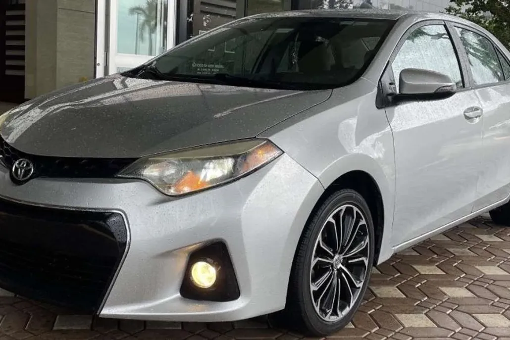 2015 Toyota Corolla Plus photo 1