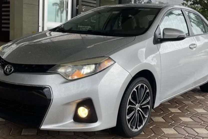 2015 Toyota Corolla Plus photo 1